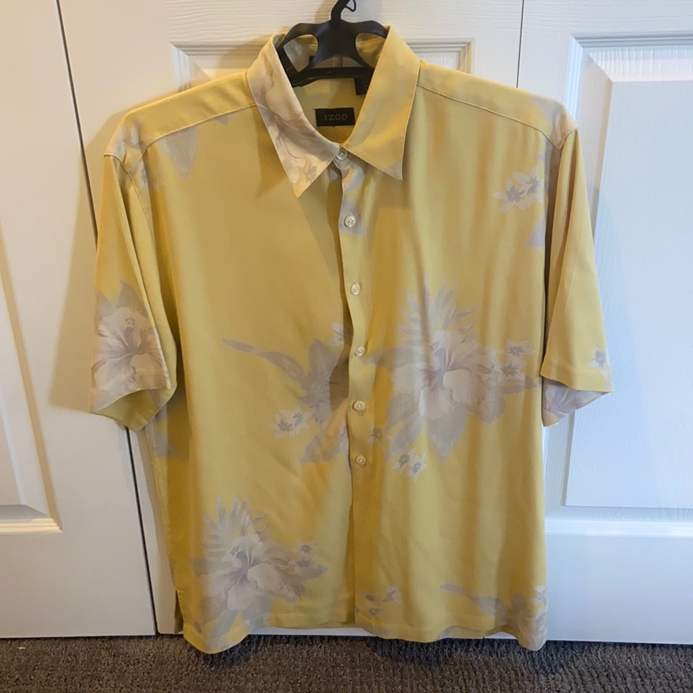 Izod Men’s 100% Silk Hawaiian Short-Sleeve Casual Button Shirt M